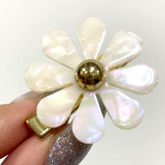 Each Jewels Shiny Pearl Petals Daisy Hair Clips Set of Two! - Picture 5 of 9
